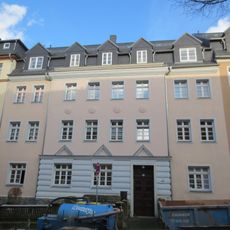 Mietshaus in geschlossener Bebauung mit Vorgarten und Einfriedung Helmholtzstraße 50