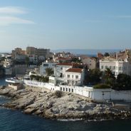 Piękne stoły i restauracje gastronomiczne w Marsylii