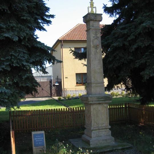 Boží muka na návsi v Sudově Hlavně