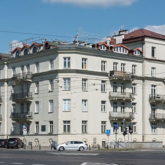 Aleja Niepodległości 210