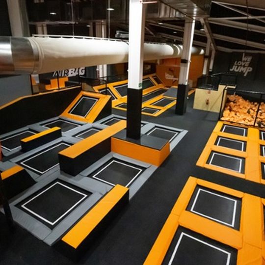 Urban Planet Sevilla: Trampoline Park + Multiaventura