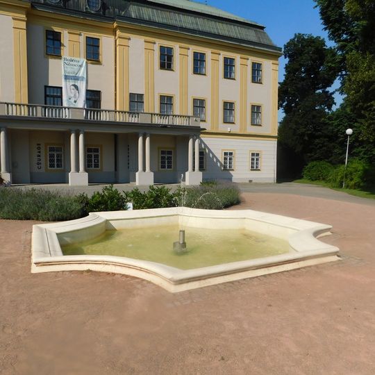 Fontána před zámkem ve Zlíně