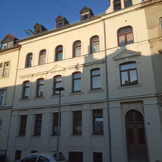 Mietshaus in geschlossener Bebauung Max-Pezold-Straße 10