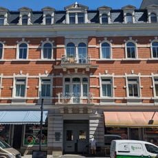 Mietshaus in geschlossener Bebauung Alexander-Puschkin-Platz 10