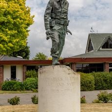 Charles Upham statue