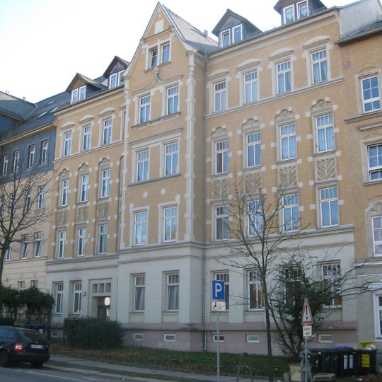 Mietshaus in geschlossener Bebauung mit Vorgarten Heinrich-Schütz-Straße 112