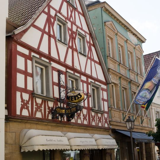 Wohn- und Geschäftshaus