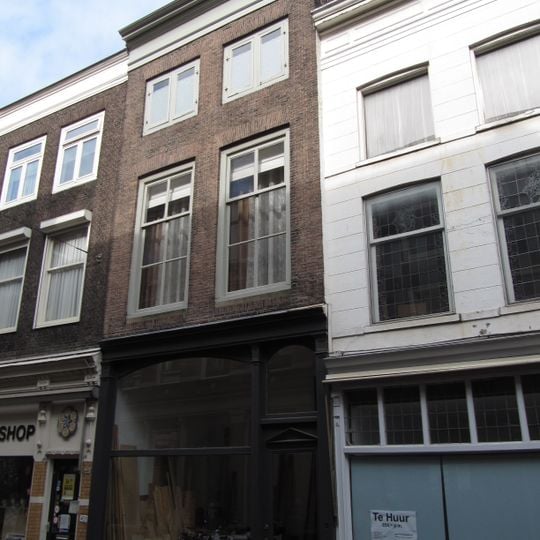 Pand met eenvoudige lijstgevel