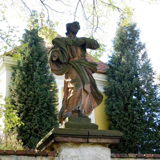 Socha svatého Josefa u kostela v Jesenici