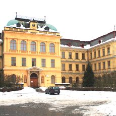 Elementary school Na ostrově