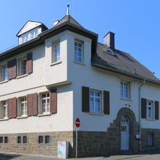 Freiherr-v.-Stein-Straße 1/Naussaustraße