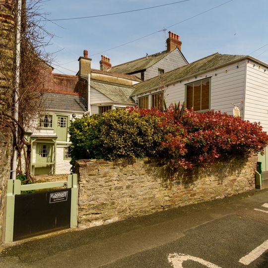 Vine Cottage And Attached Coach House