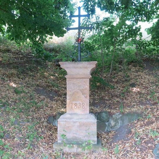 Kříž u silnice ve Vchynici