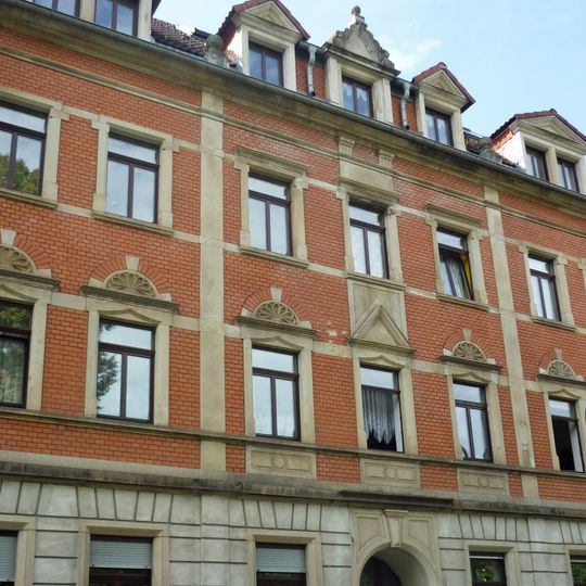 Mietshaus in geschlossener Bebauung Otto-Uhlig-Straße 9