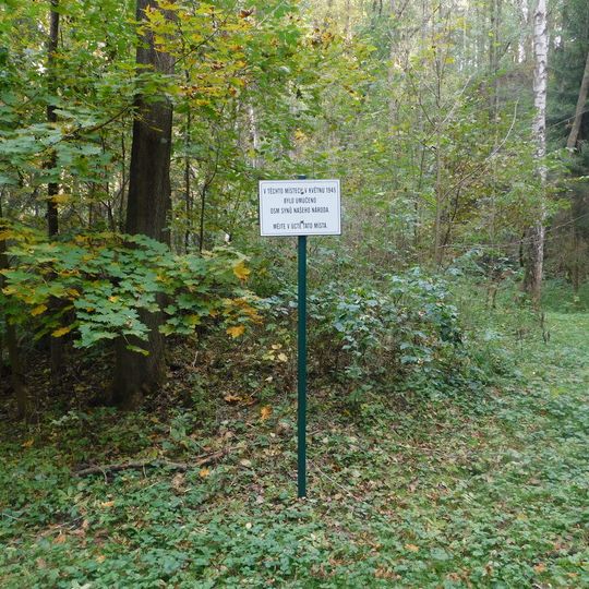 Pamětní deska pietního místa v lomu Lázničkova stráň v Havlíčkově Brodě