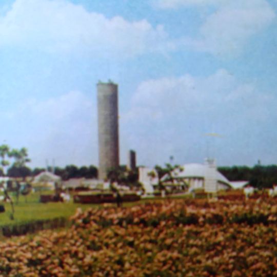 Szklarnia wieżowa w Wojewódzkim Parku Kultury i Wypoczynku