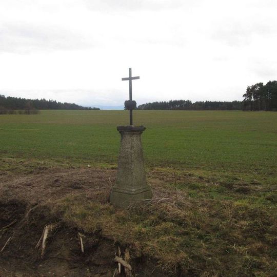 Kříž u křižovatky nedaleko Nového Dvora