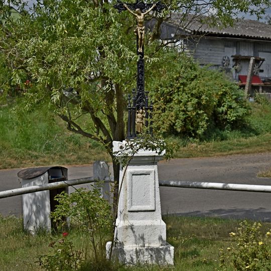 Kříž v Pňovanech u křižovatky