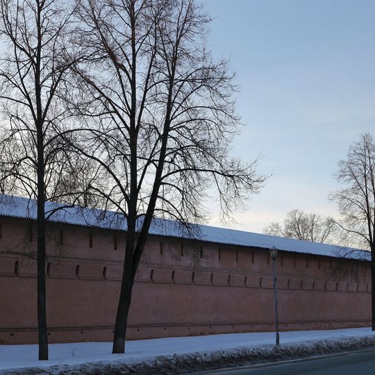 Прясло восточной стены между Северо-восточной наугольной башней и Северной башней