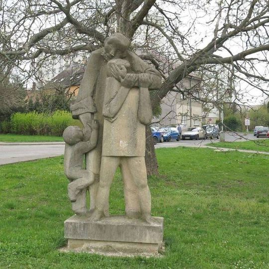 Socha Rodina v Plynárenské ulici ve Všebořicích