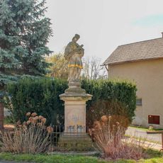 Socha svatého Jana Nepomuckého v Újezdu poblíž kostela