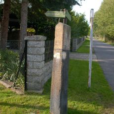 Wegestein gegenüber Am Vincenzgraben 19 (Abzweig Bröthener Straße)