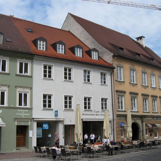 Wohn- und Geschäftshaus