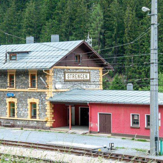 Aufnahmsgebäude Strengen