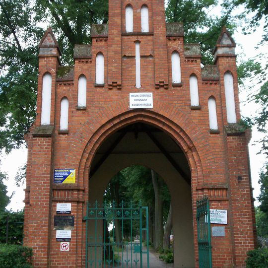 Brama cmentarna