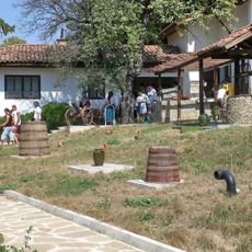 Kapanski complex, Sadina