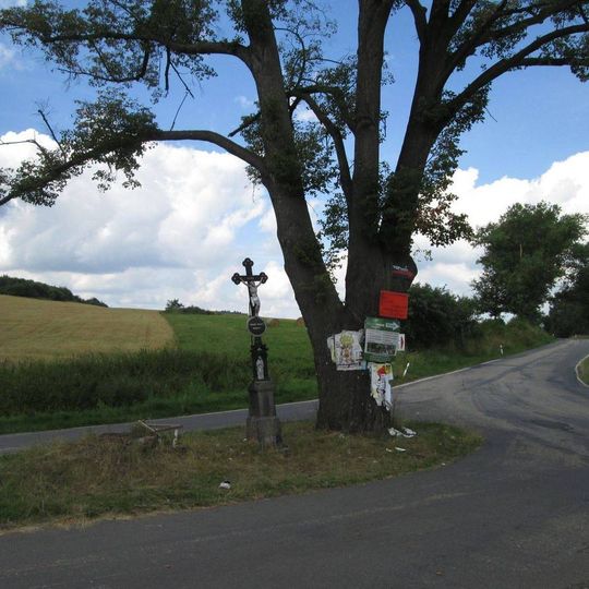 Kříž na křižovatce západně od Neveklova