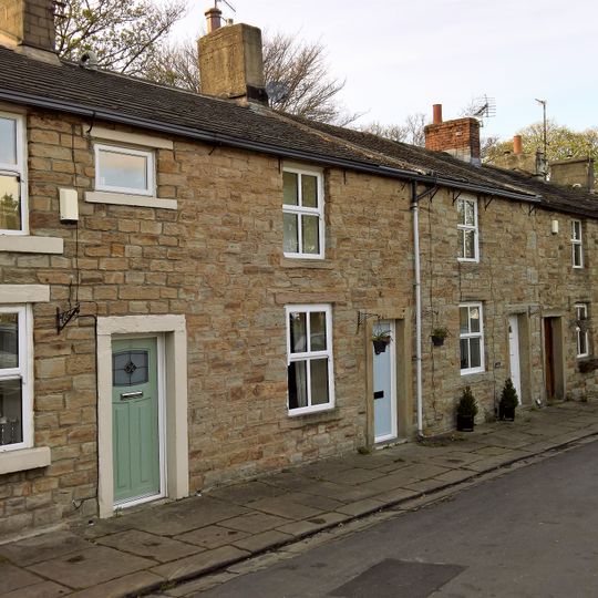 2-22, Lowerhouse Fold