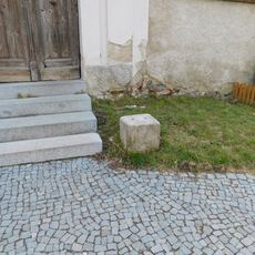 Kříž u hřbitovní brány ve Václavicích