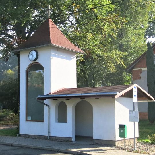 Kaplička u obecního úřadu v Horních Habarticích