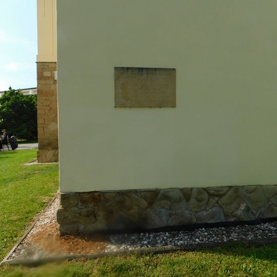 Pamětní deska Jana Kohlera na zdi Slováckého muzea v Uherském Hradišti