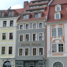 Wohnhaus in geschlossener Bebauung, mit historischer Laden- und Erdgeschossfront des 19. Jahrhunderts Obermarkt 28