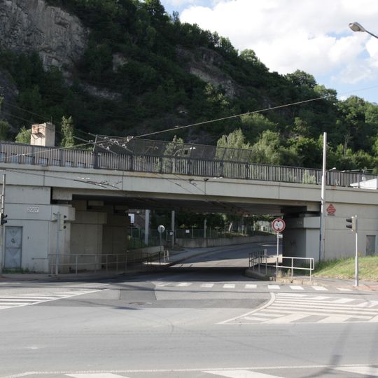 Železniční most přes Drážďanskou ulici