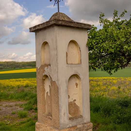 Kříž u parkoviště před hřbitovem v Sobotce