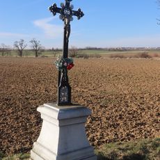 Kříž u silnice u Častohostic