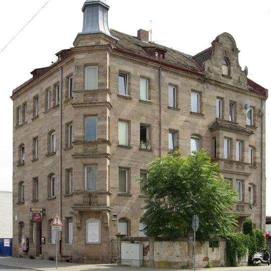 Mietshaus mit Gaststätte „Deutsches Eck“