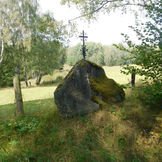 Kříž rodiny Konhäuser u cesty z Vysoké do Háje