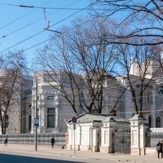 Ограда с воротами (Арбат)