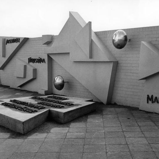 Mahnmal zum Gedenken an Schreckensorte der menschlichen Geschichte