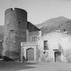 Murallas y Torre de Can Birba, Torre de Vergés, Torre de Mullada y Torre de Can Vives