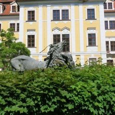 Sousoší jelena se psy v parku naproti zámku v Chlumu u Třeboně