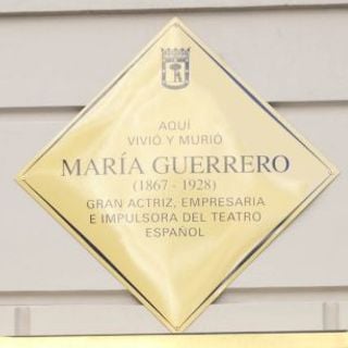 Commemorative plaque to María Guerrero