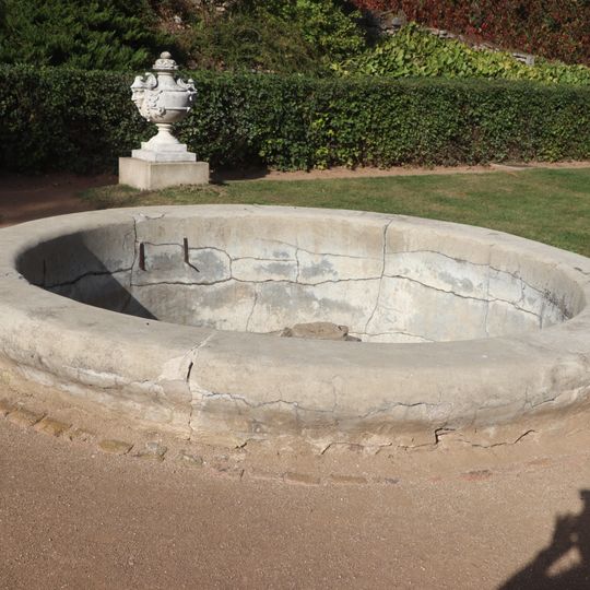 Kašna na jižních terasách zámeckých zahrad v Zámku Náměšť nad Oslavou