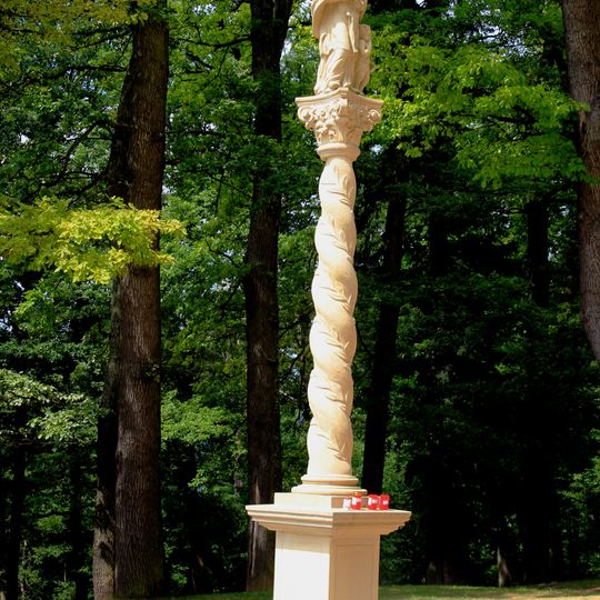 Socha sv. Jána Nepomuckého, socha na stĺpe-kópia