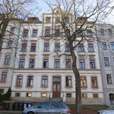 Mietshaus in geschlossener Bebauung mit Vorgarten Hilbersdorfer Straße 42