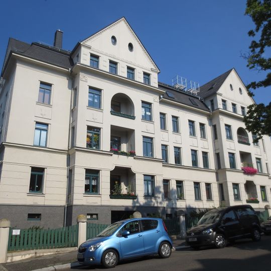 Doppelmietshaus in offener Bebauung mit Vorgarten Terrassenstraße 29; 31